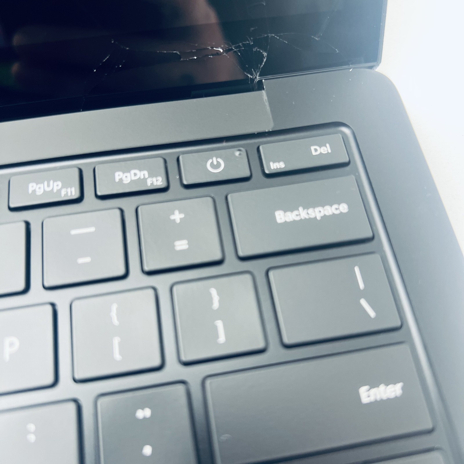 Microsoft Surface Laptop 5 13.5″ i7-1265U 16GB 256GB *READ*