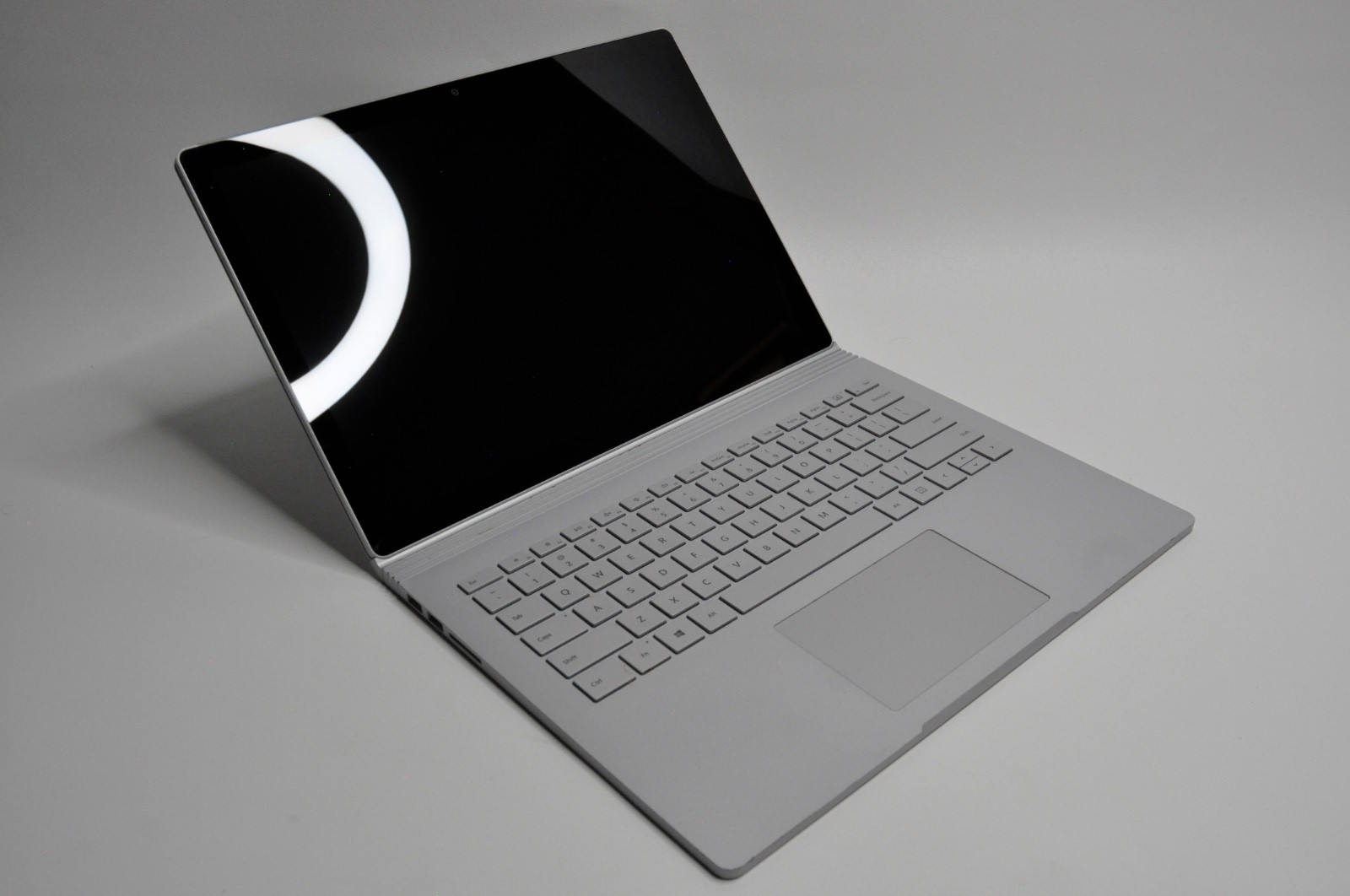 Microsoft Surface Book 2 13.5″ | i5 8350U 1.70GHz | 8GB | 256GB SSD