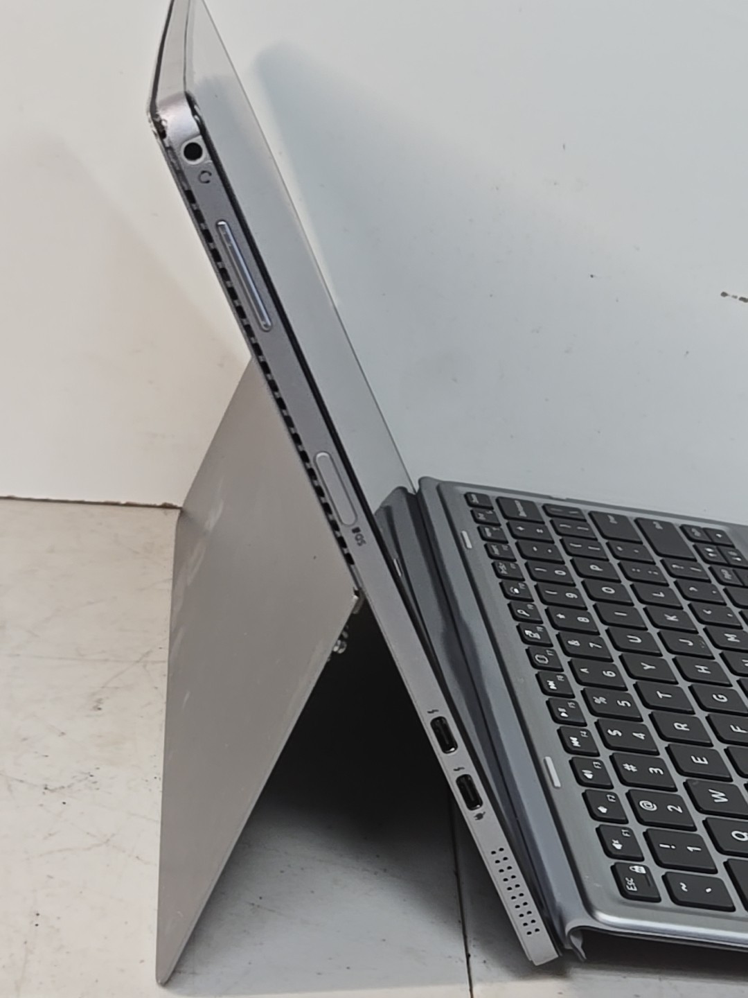 Dell Latitude 7210 Core i7-10610U 1.80GHz 16GB 256GB SSD Touch Screen W/adaptor