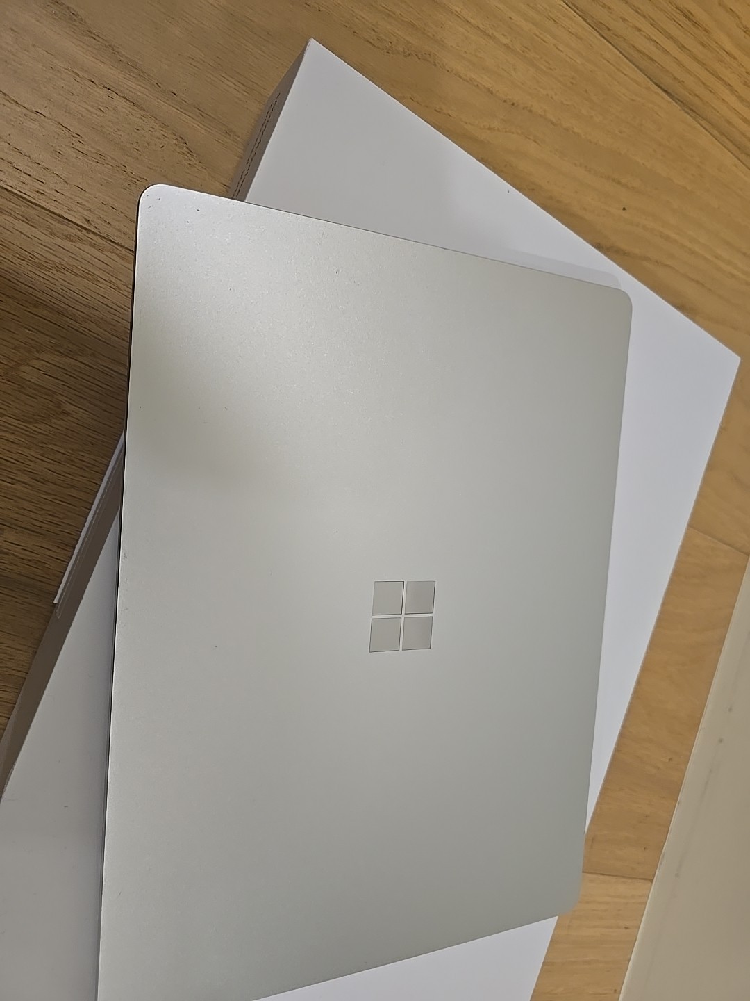Microsoft Surface Laptop Go 12.4″ (128GB SSD, Intel Core i5 10th Gen., 3.60 GHz,