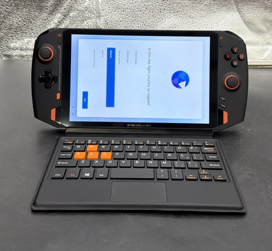 USED OneXPlayer Handheld Gaming PC (i7-1195G7 16GB RAM 2TB SSD W11) Black/Orange