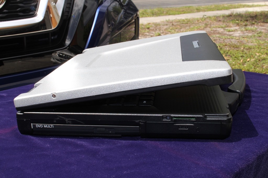 PANASONIC CF-52 MK2 / 2.26GHz, 256SSD 4GB CD/DVD WI-FI WIN 7 PRO