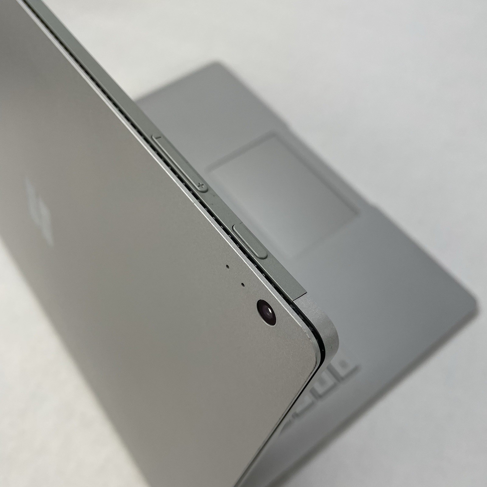 Microsoft Surface Book 2 13.3″ i7-8650U 1.90 GHz 8 GB RAM 256 GB SSD Win11