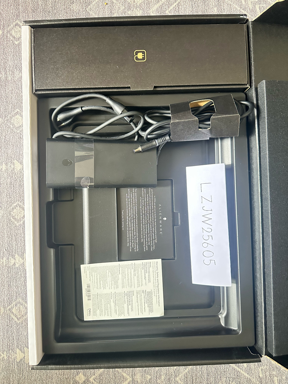 Alienware m18 R2 – i9-14900HX / RTX 4090 / 64GB / 2TB / QHD+ 165Hz – Great look