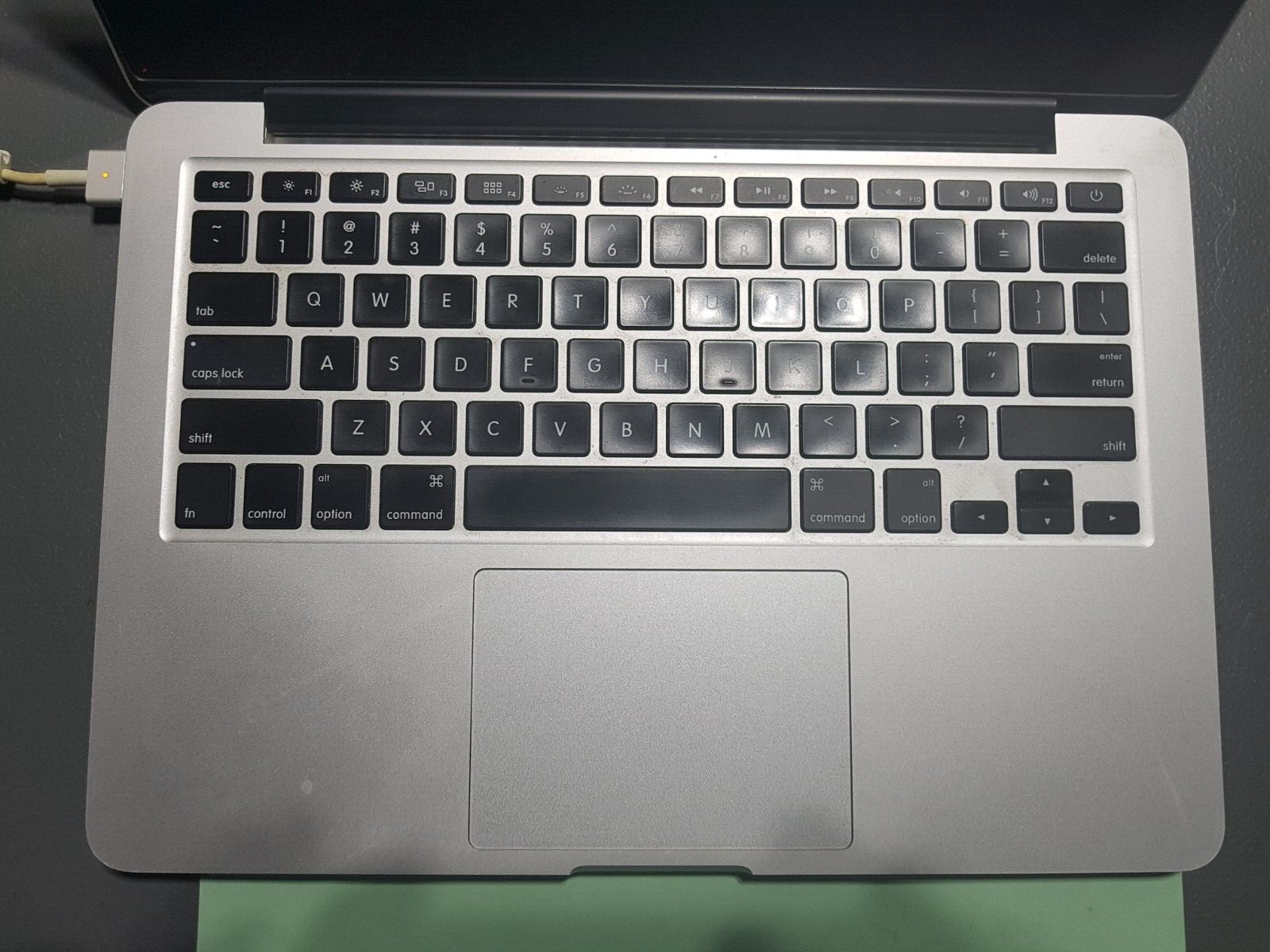Apple MacBook Pro A1502 13″ /EMC 2875 – NOT WORKING/ FOR PARTS OR REPAIR