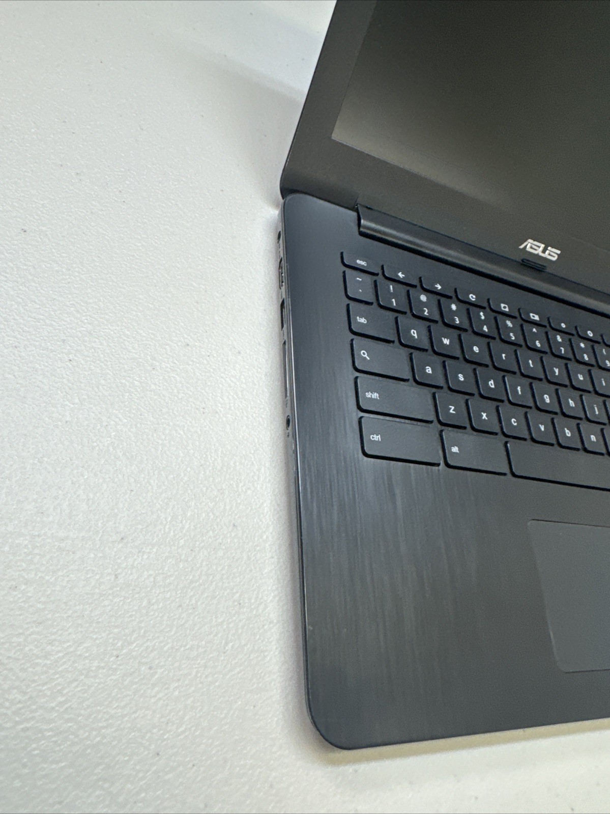 ASUS Chromebook C300M 13″ Celeron @ 1.6GHz 4GB RAM 32GB SSD ChromeOS