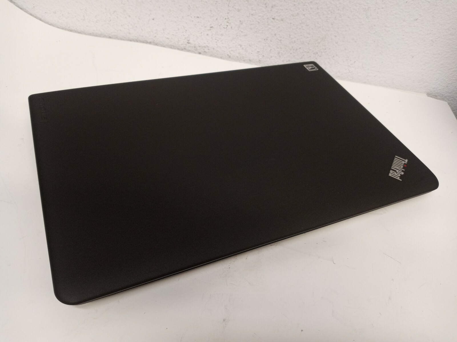Lenovo Thinkpad E555 15.6” AMD A6-7000 Radeon R4 2.2GHz 4GB 500GB HDD BT Win10
