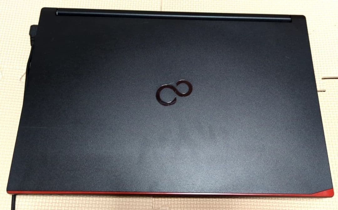 Fujitsu Lifebook A574/K 5.6 inches Color: Black/Red Windows10 Operation OK