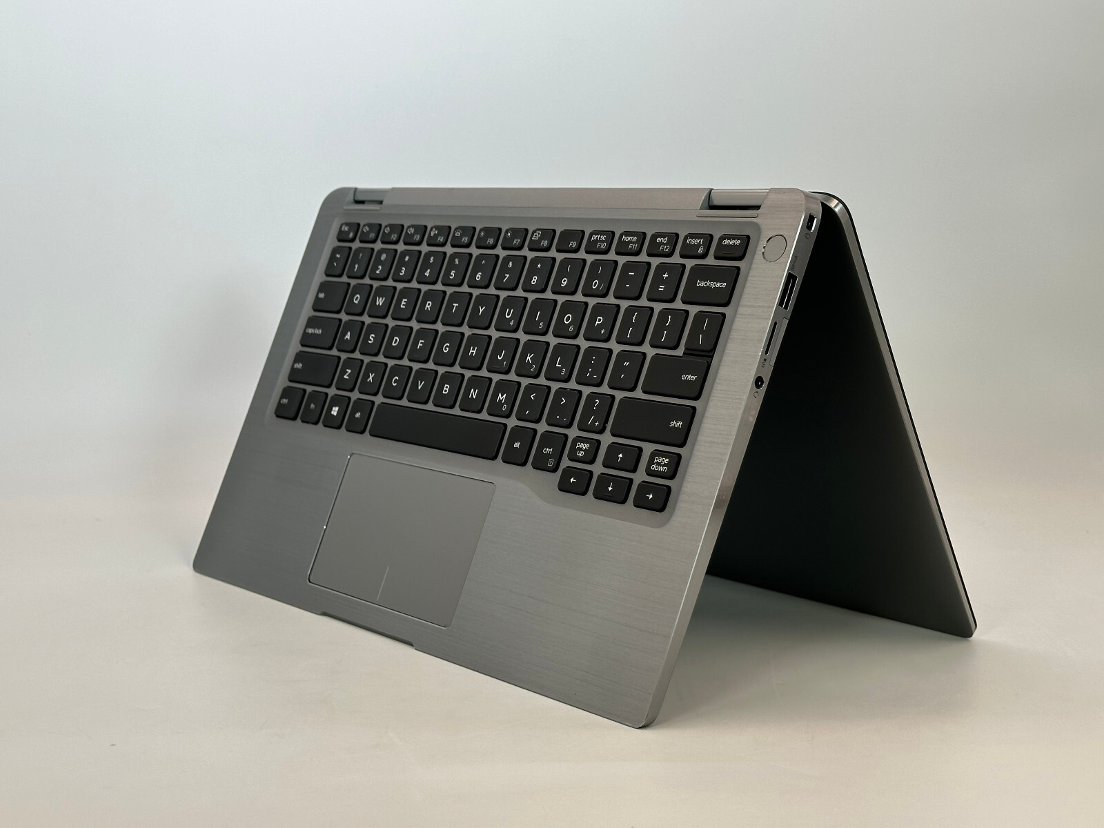 Dell Latitude 9410 PC 2 in 1 Intel i5-10th Gen 16GB Ram 256 SSD NVMe Win 11 Pro.