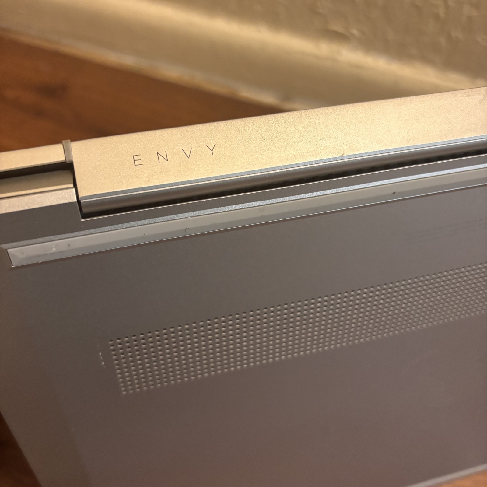 HP Envy 17m-cg0013dx Laptop i7-1065G7 1.3GHz 12GB 512GB SSD NVIDIA CRACKEDSCREEN