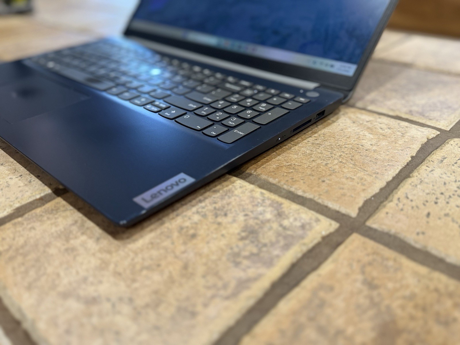 Lenovo Ideapad 1 15AMN7 15.6″ Ryzen 3 7320U 2.4GHz 8GB RAM 256GB SSD W11 Home