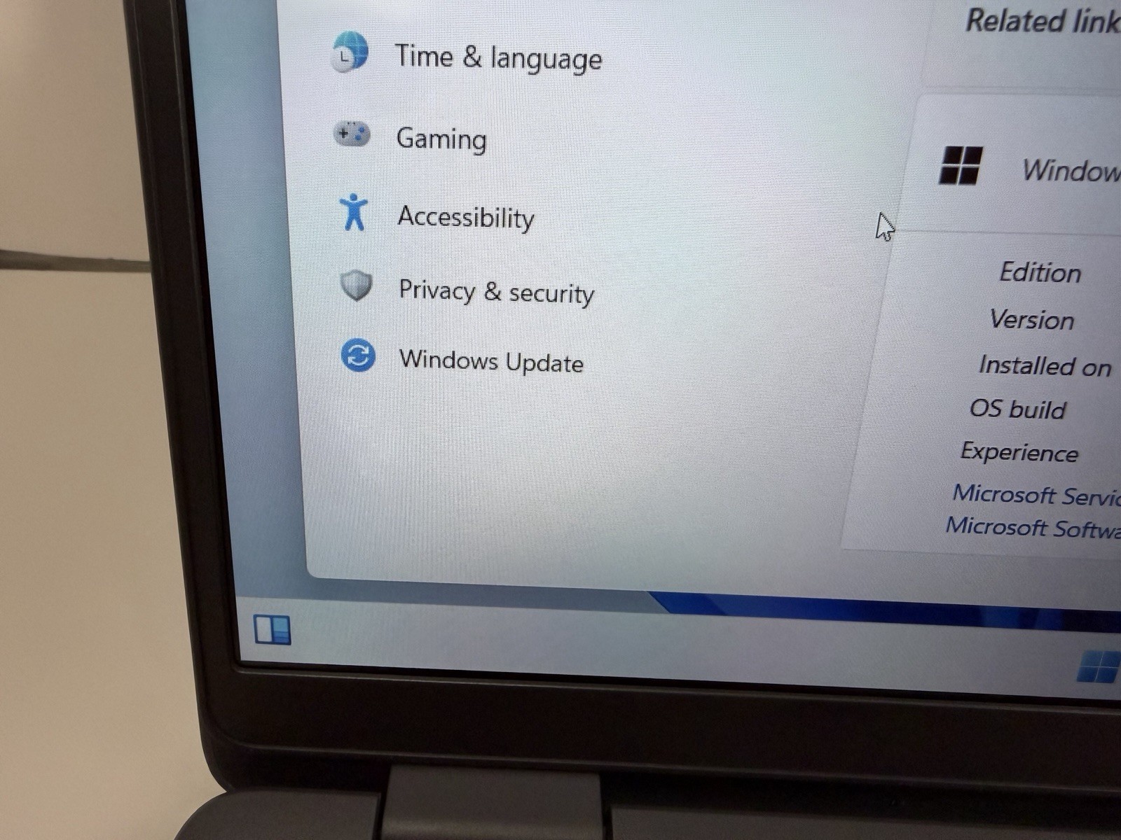Dell Latitude 3550 15.6 Ultra 5 135U 2.10GHz 16GB RAM 512GB SSD Win 11 (READ)