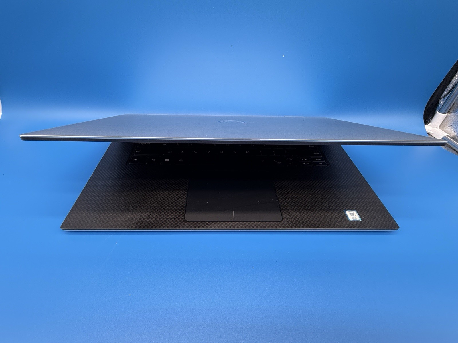 Dell XPS 15 9575 i7-8706G 16GB RAM 256GB SSD RX Vega 4GB GPU FHD Touch Win 11