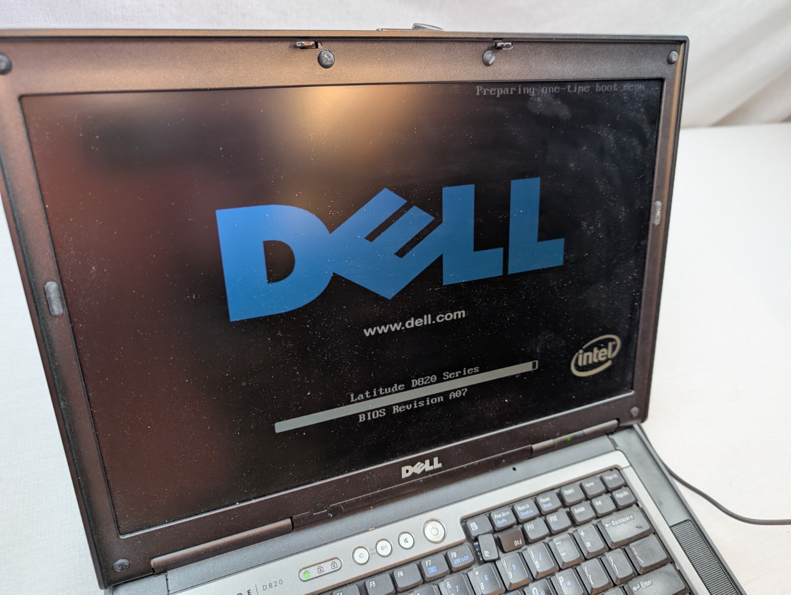 Dell Latitude D820 Model PP04X Intel Core Duo 2GB RAM Laptop PC Computer NO HDD
