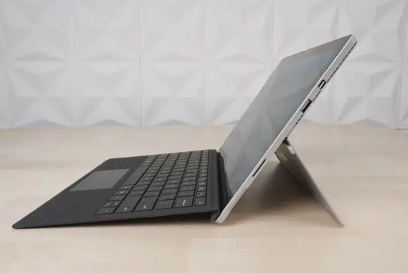 Surface Pro 4 Used (good condition) silver + keyboard