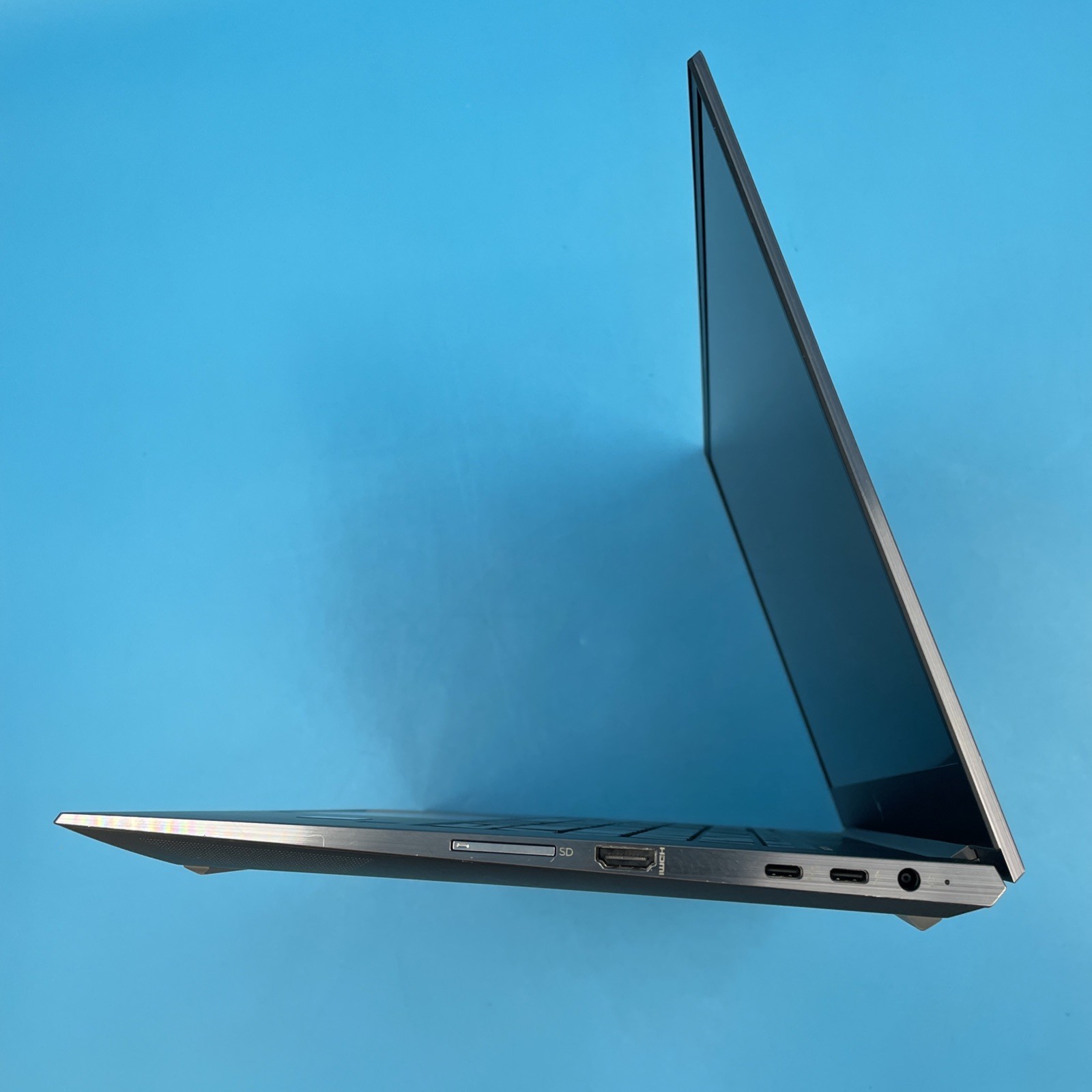 HP ZBook Studio G8 | i7-11850H | 32GB RAM | 256GB SSD | A2000 | WIN 11 PRO | 89%