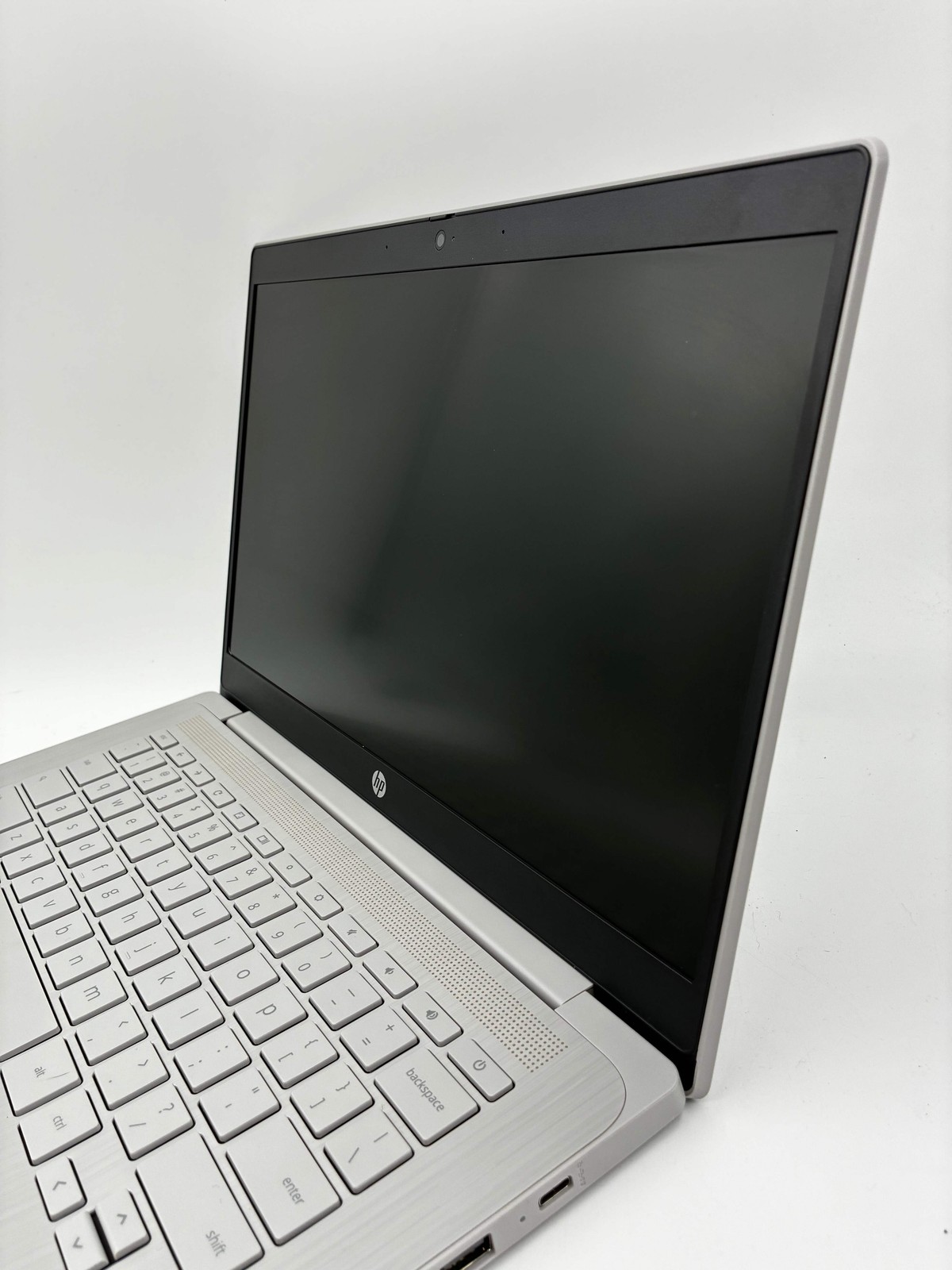 HP Chromebook 14a-ne0013dx 14″ Intel Celeron N4120 4GB 64GB Gray w/ Charger