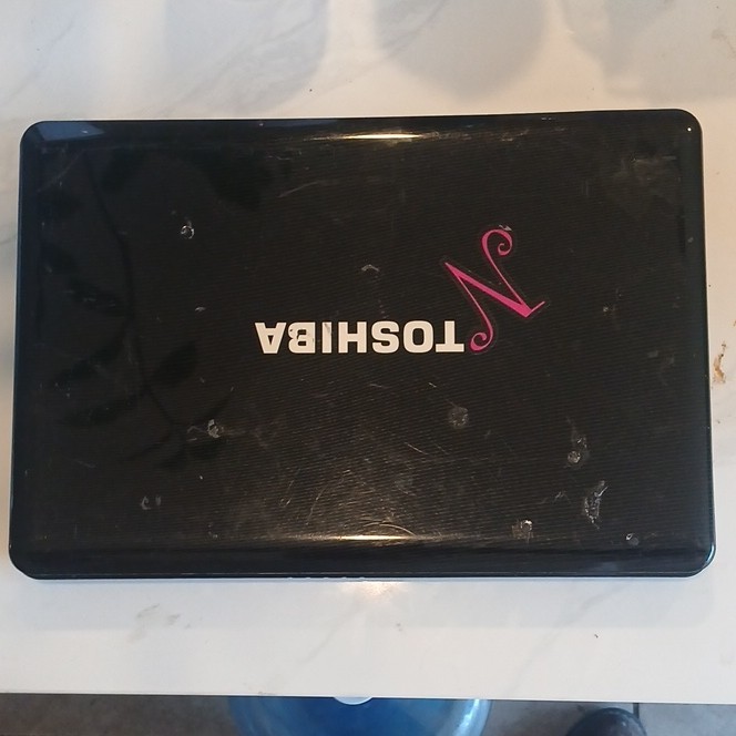 Toshiba Satellite L505-S5990 15.6″ Core 2 Duo 2.10GHz 4GB 500GB XP Black