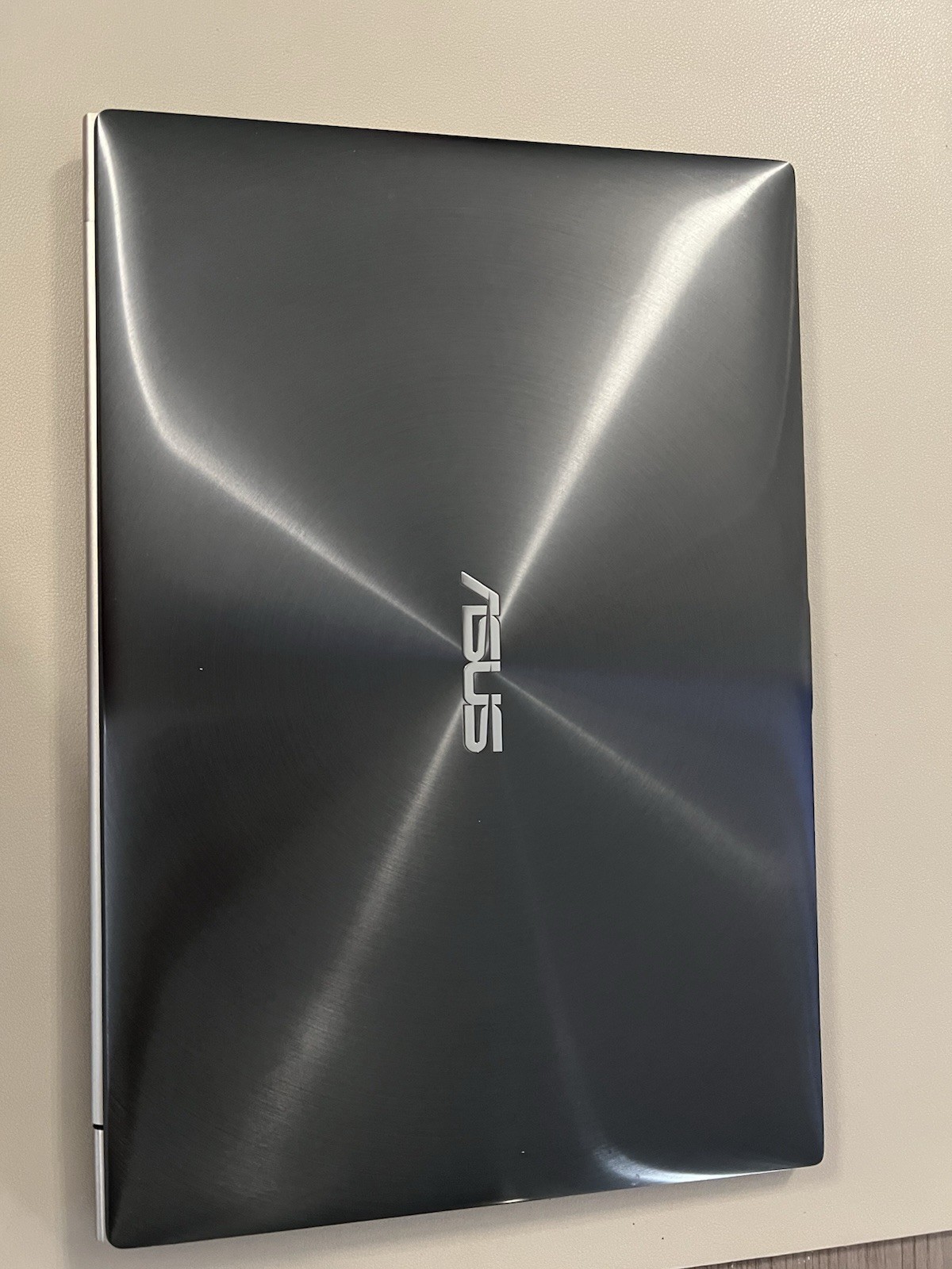 Asus Zenbook UX31E 13″ i5 4GB NO SSD Bad Screen Parts And Repair Only