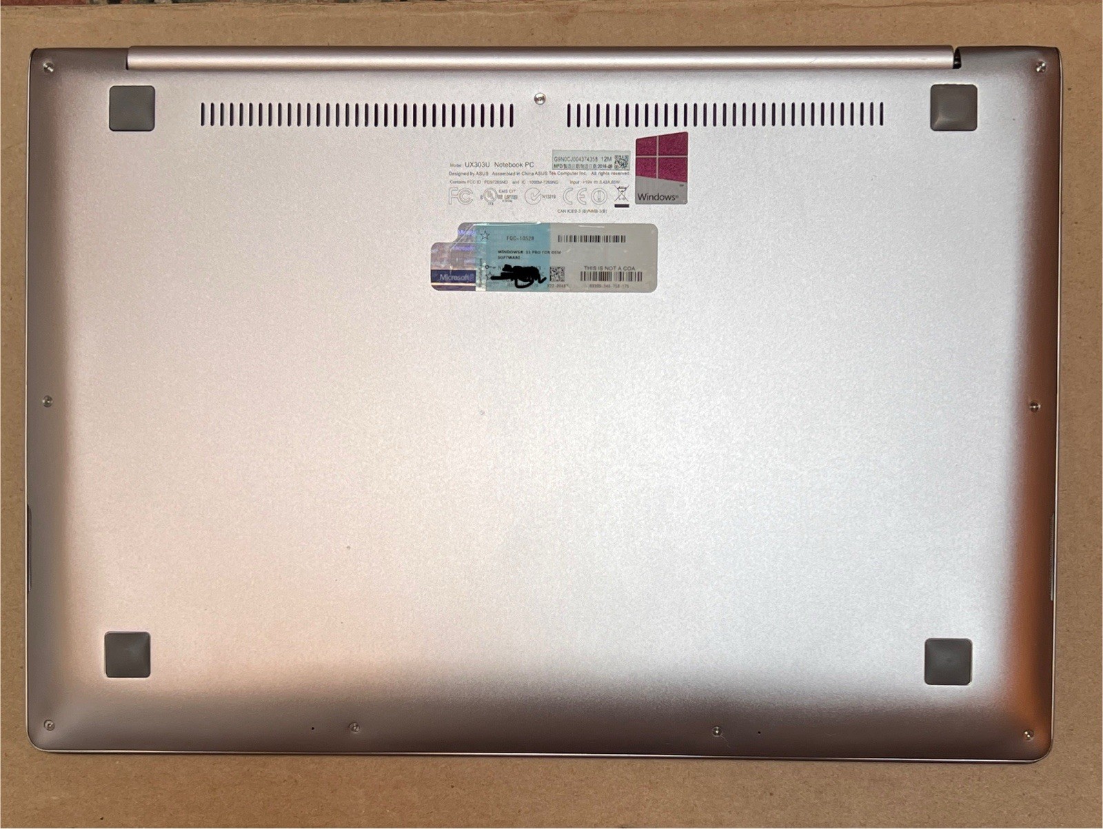Asus Zenbook UX303UB, I7,12G Ram SSD250 G Nvidia Touch Screen Win 11 Pro No:2