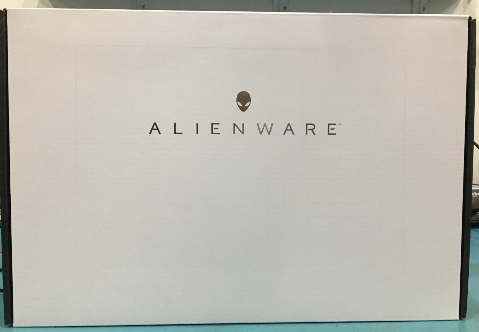 New Alienware M18 Model P51E Reg Type P51E002, Service Tag: 7D0HPX3 AMD Laptop