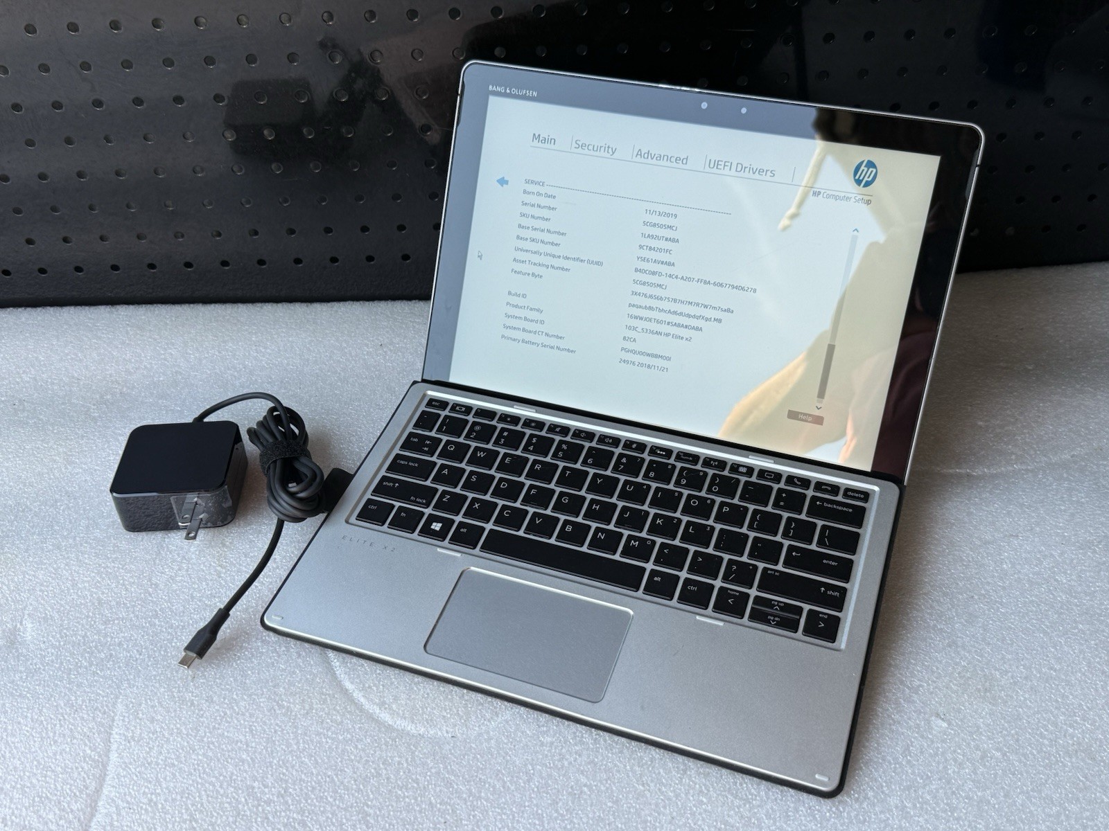 HP Elite X2 1012 G2 12.3″ i7-7600U 2.80GHz 16GB RAM (No SSD OS) w/Keyboard & PS