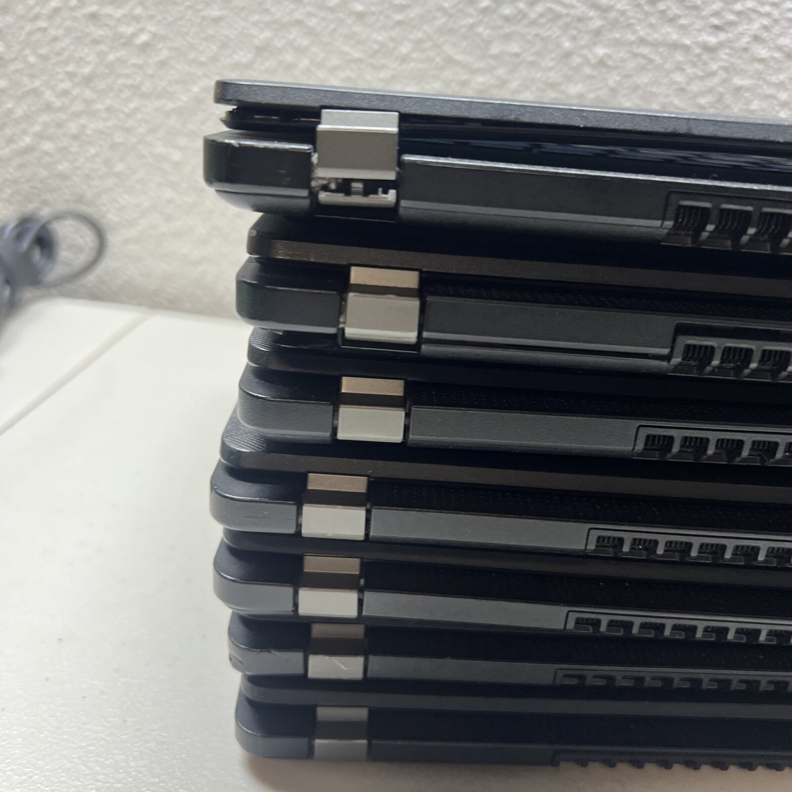 Lot Of 7 Acer TravelMate P214 i5-1135G7 2.40GHz NO RAM NO HDD .BROKEN