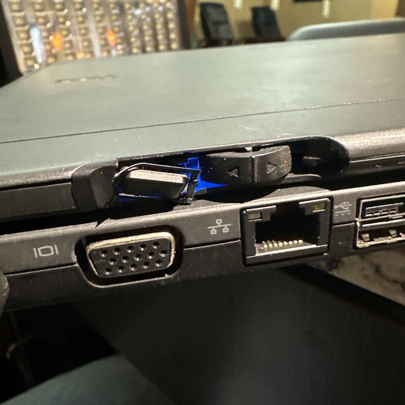 DELL LATITUDE XT2 PP12S Laptop Intel CORE2 DUO U9400 Windows 7 For Parts Only