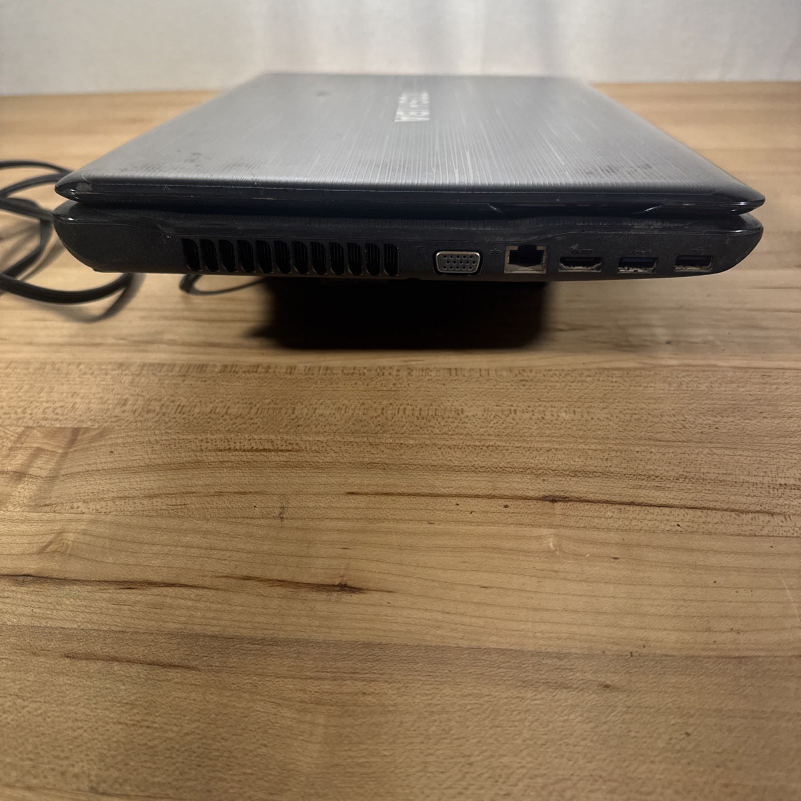 Toshiba Satellite P755 Laptop Intel Core i7-2670 QM 2.20 GHz 8GB Ram Win7 READ