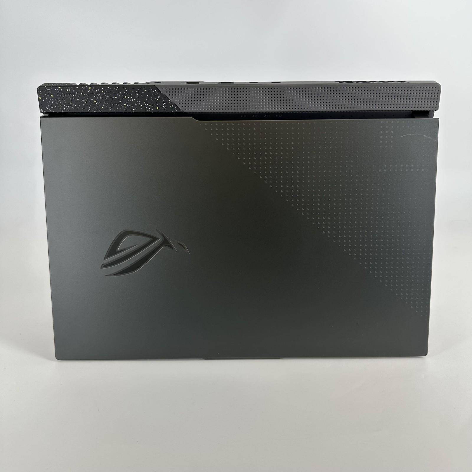 Asus ROG Strix G17 G713 17.3 FHD 2.4 GHz Ryzen 9 7940HX 16GB 1TB SSD RTX 4050