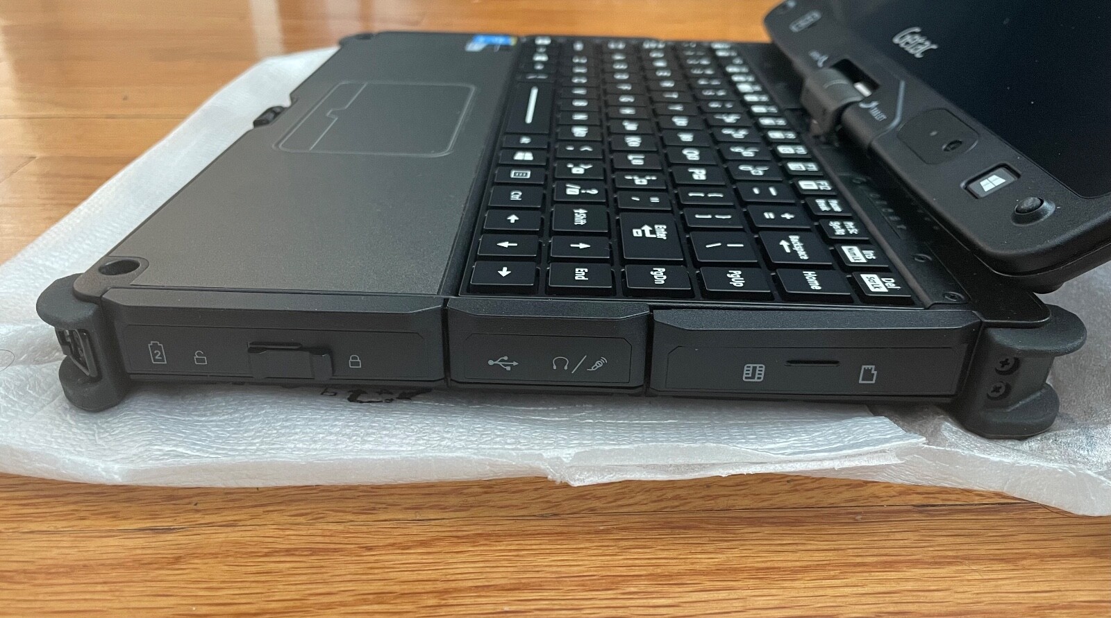 Getac v110 Intel Core i5-5200U 8GB RAM 128GB SSD ( LOW operating of 3-4 Hours!)