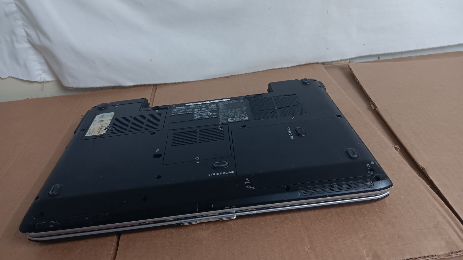 17″ Dell Inspiron 1720 laptop 1.80 GHz 17″ LCD Screen NVIDIA GeForce 8400M GS