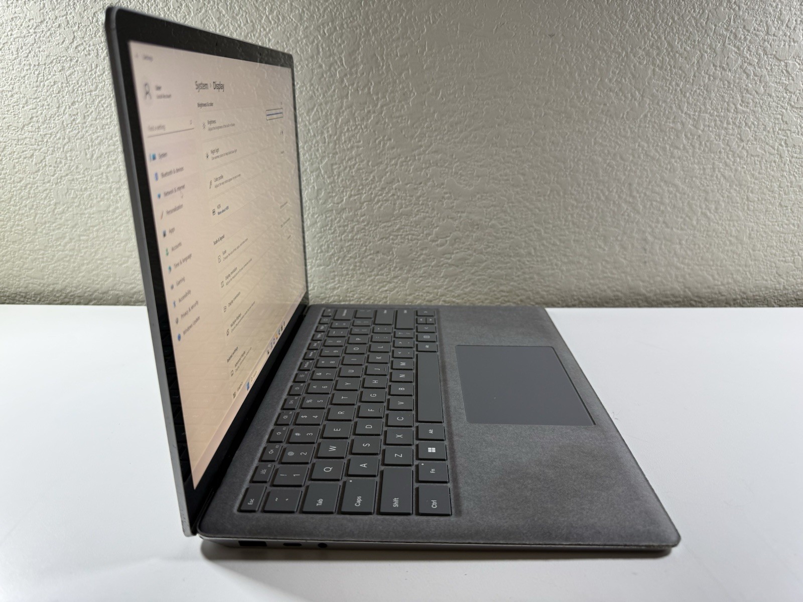 Microsoft Surface Laptop 5 13.5” 1950 Intel Core i7-1265U 16GB RAM 512GB NVME
