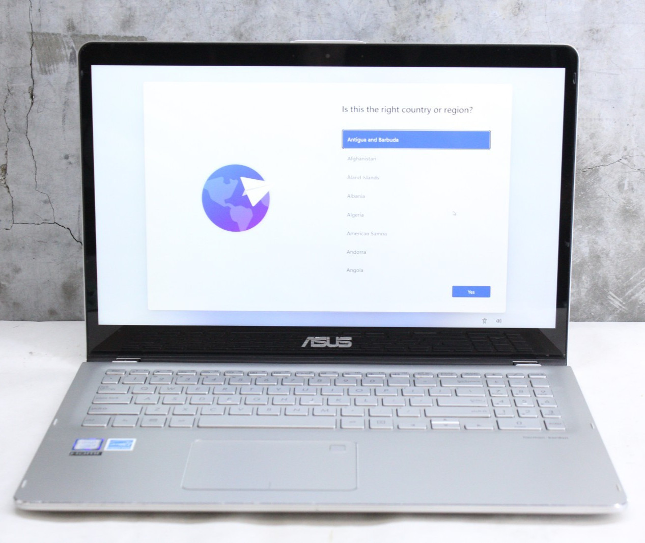 Asus Q505U | Grade C, Read | i5-8250U, 12GB Ram, 256GB NVMe, Touch, Win11Pro
