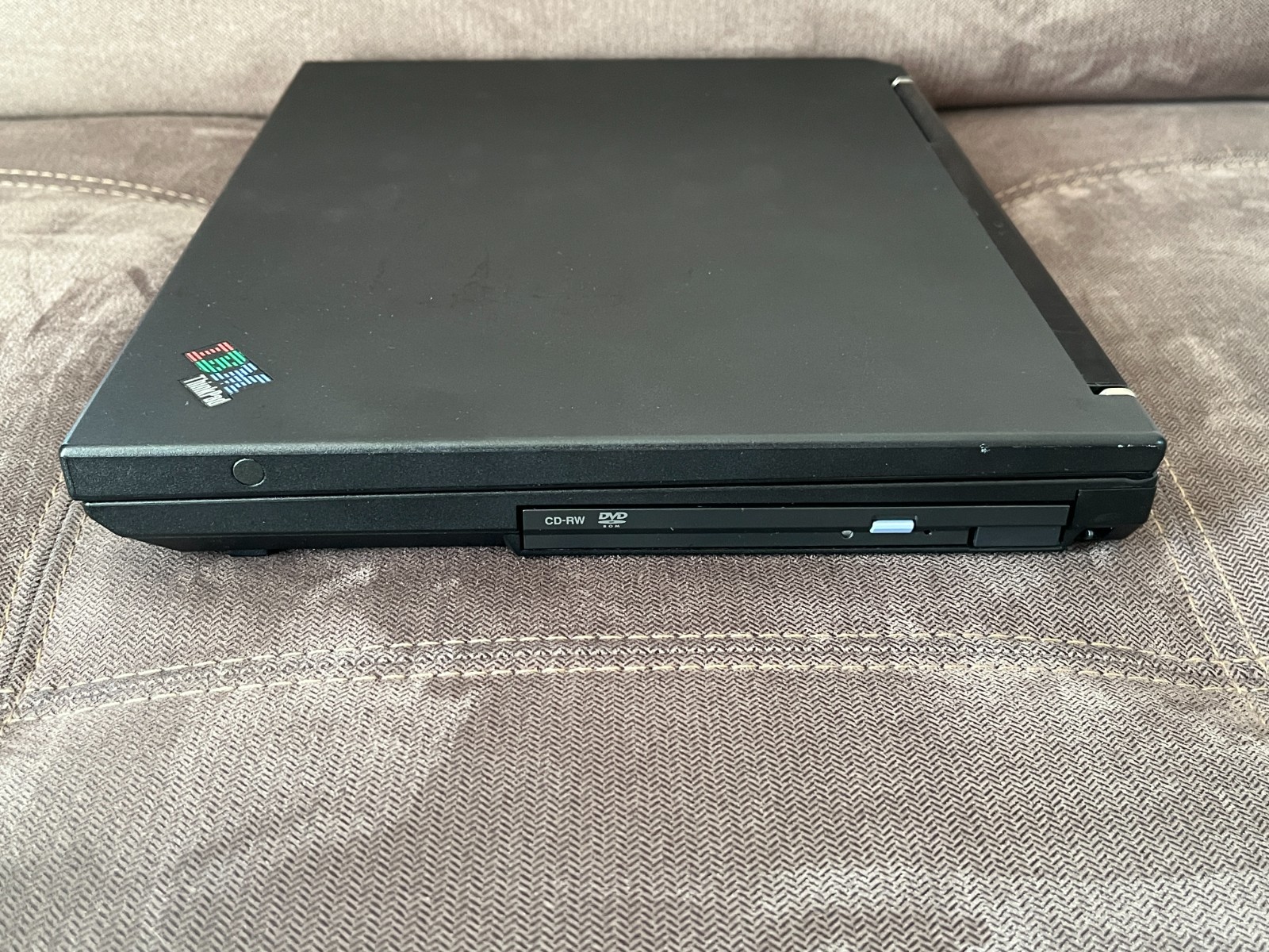Vintage IBM ThinkPad R31, 14.1″, 40 GB HDD, 1GB RAM, Win XP Pro, dock & extras