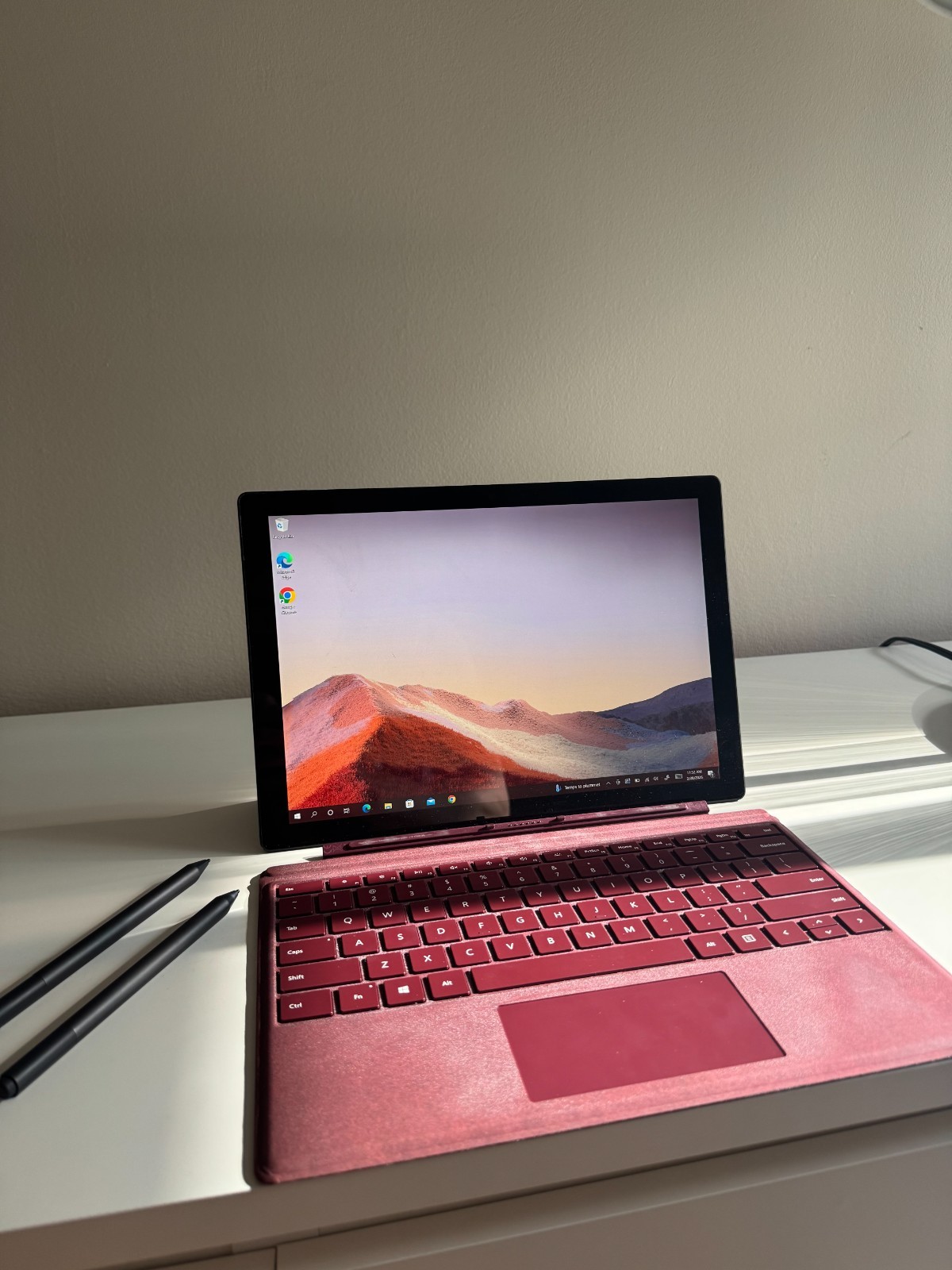 Microsoft Surface Pro 7 i5 8GB RAM 256GB + Type Cover (Burgundy) + Pen (2)