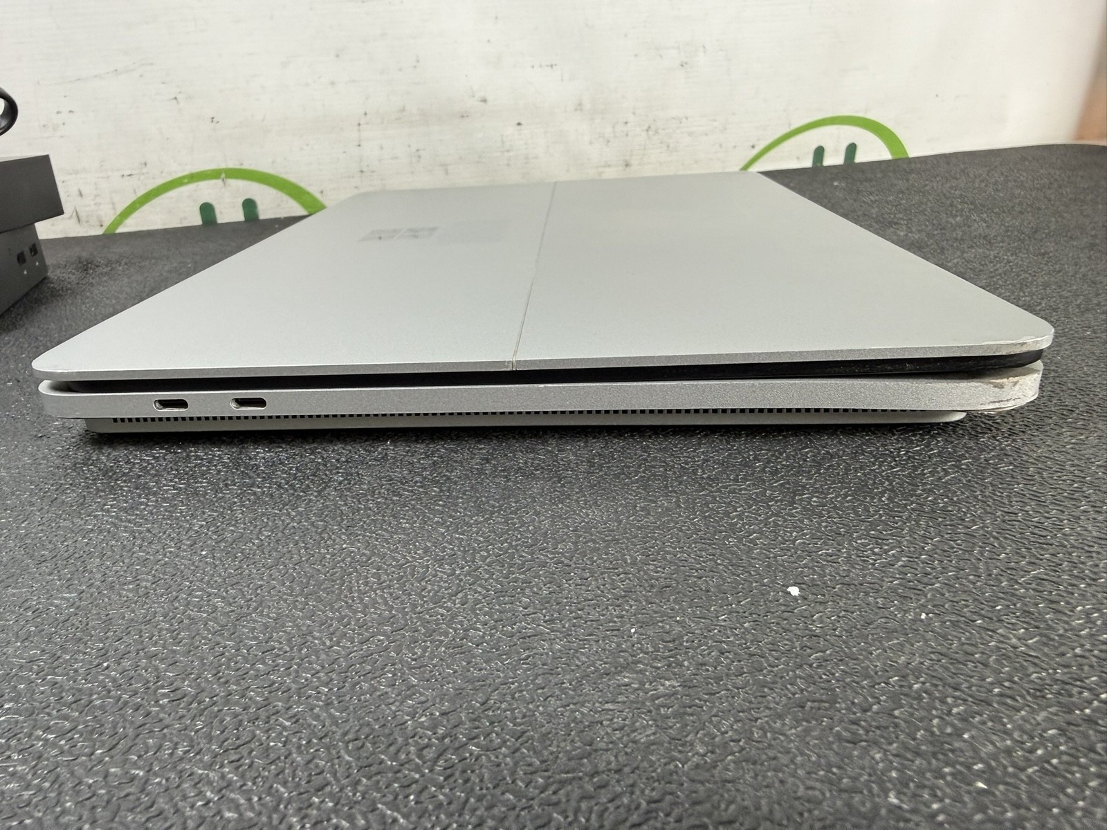 Microsoft Surface Laptop Studio i5-11300H 3.1GHz 16GB DDR4 256GB M.2 – READ