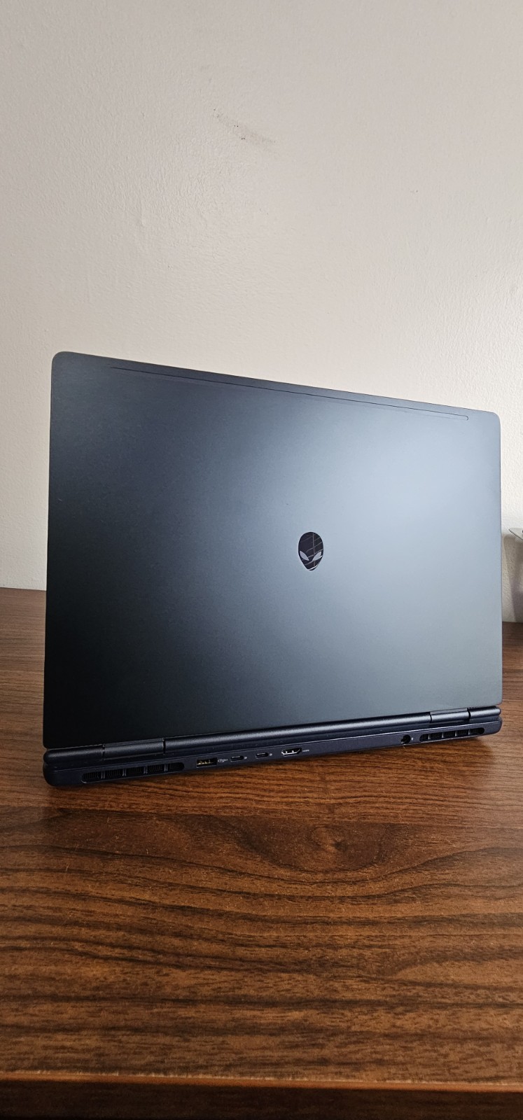 Dell Alienware 16 Aurora (1TB, Intel Core 7, 16GB, RTX 5050) 2.5k 120 hz