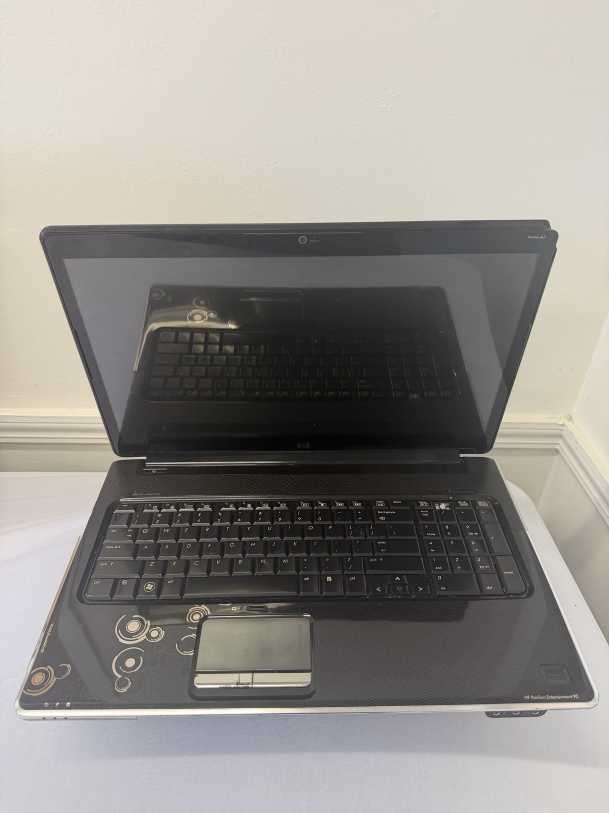 HP Pavillion dv7-3000 Laptop – Good Screen – CPU Unknown – Read Des