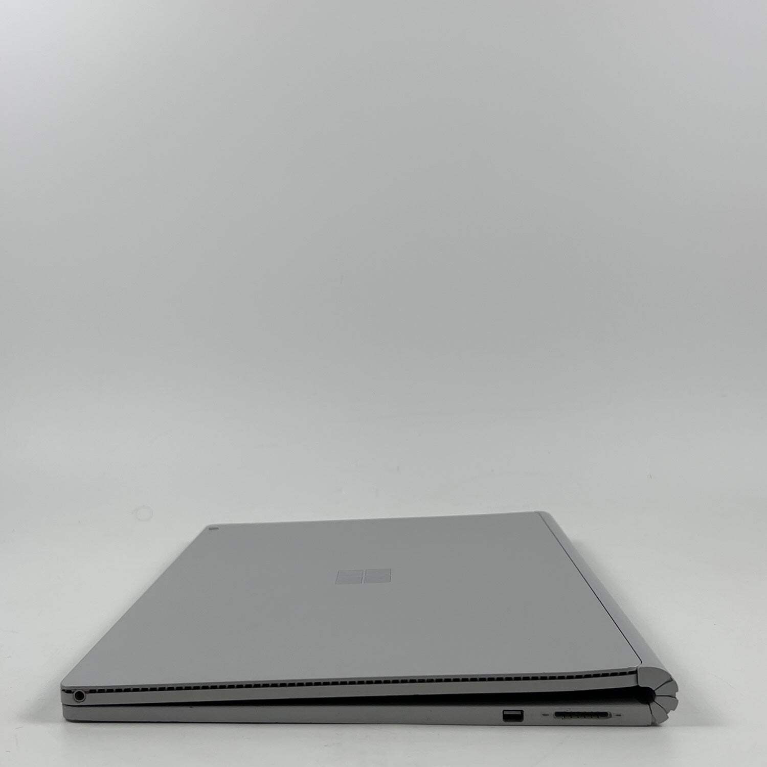 Microsoft Surface Book 1 13.5″ i7-6600U 2.6GHz 8GB RAM 256GB SSD