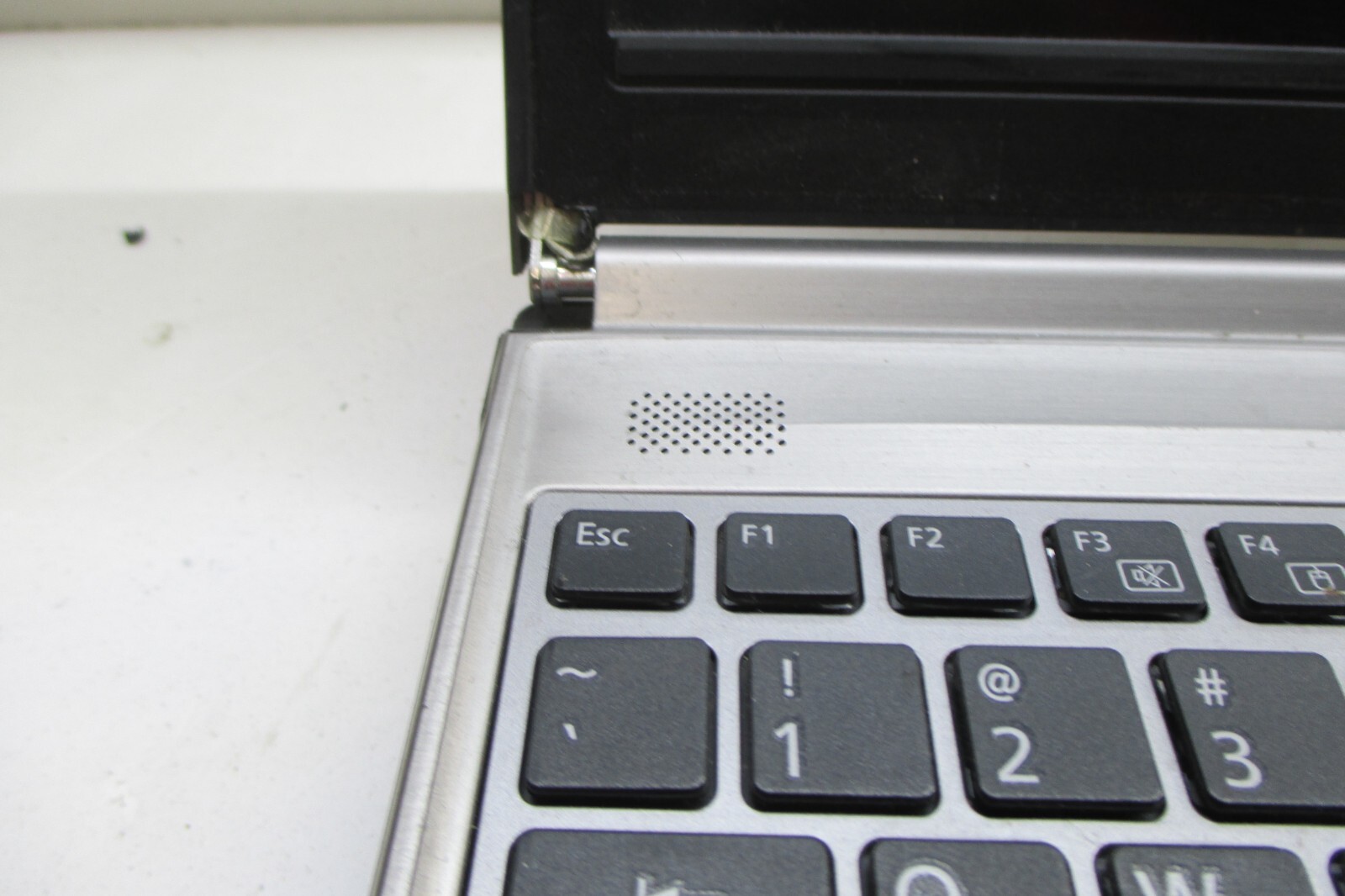 Fujitsu LifeBook E756 i5-6300u 2.4ghz 8gb NO HDD