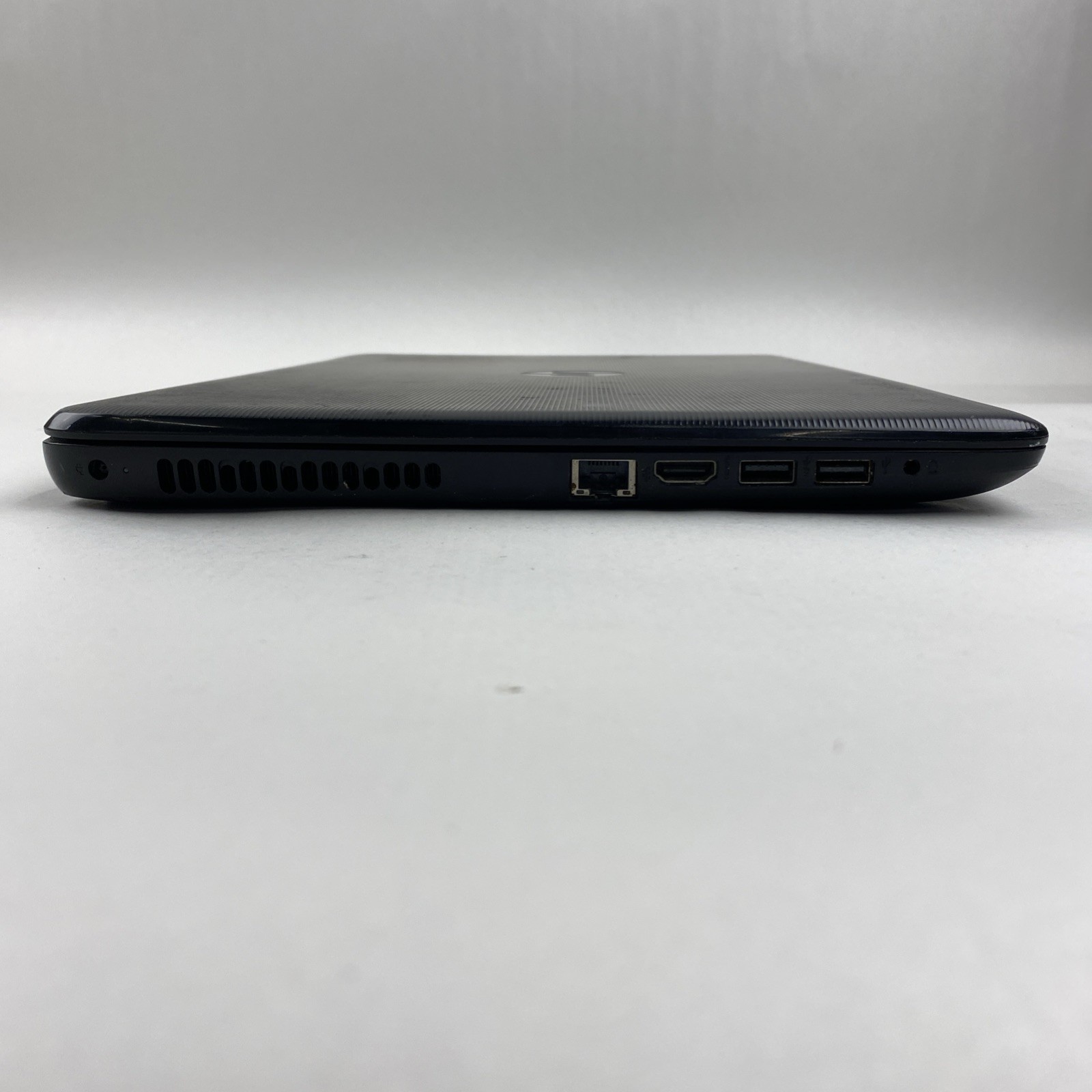 HP 15-ba079dx AMD A10-9600P 2.40GHz 4GB RAM 15.6″ No Battery/HDD/OS BAD SCREEN