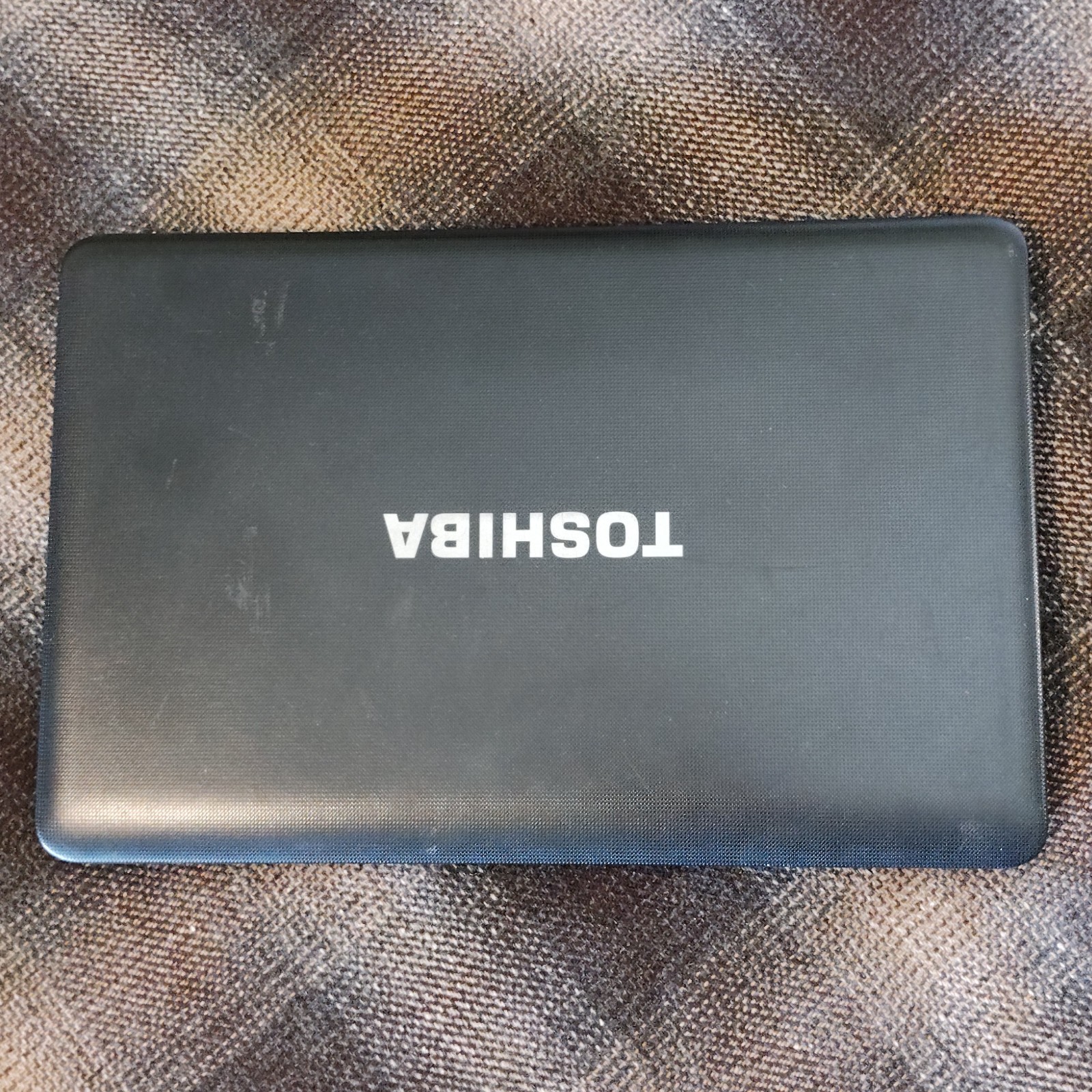 Toshiba Satellite C655-S5082 Intel Celeron 900 4GB RAM 320GB HDD. ur pick Linux!