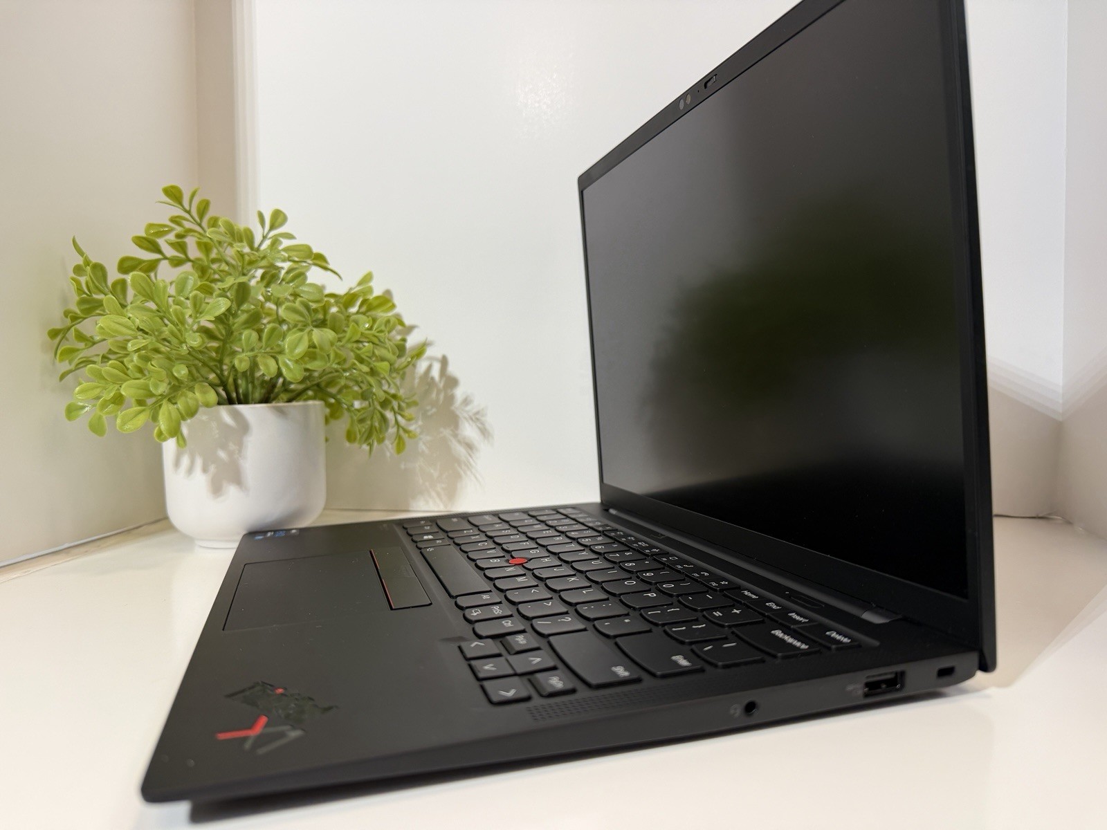 Lenovo ThinkPad X1 Carbon Gen 9: i7-1185G7 3.00GHz 16GB SSD 512GB Grade A