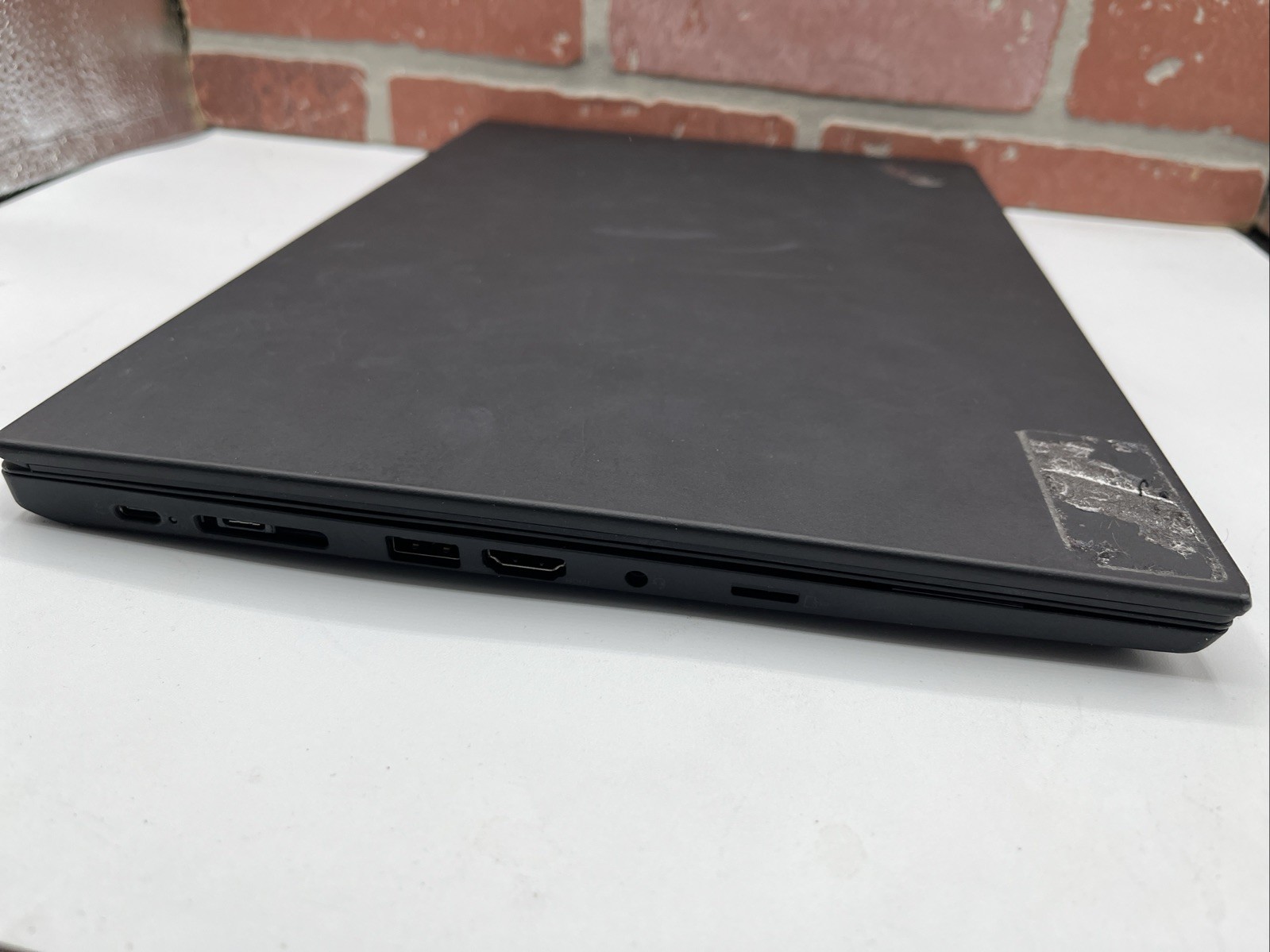 Lenovo T14 1st gen Intel Core i5 vPRO 10th gen – FOR PARTS ONLY – DOES NOT WORK