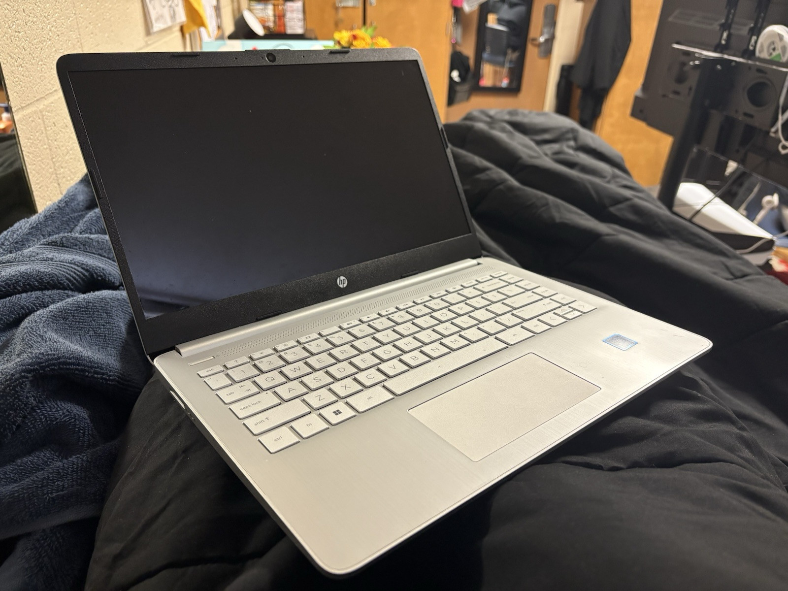 Slightly used HP-dq0711ds TOUCHSCREEN Laptop (comes with charger)