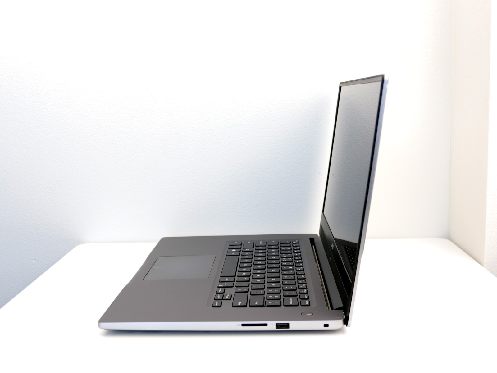 Dell Inspiron 7572 15.6″ Intel Core i7-8550U 8GB DDR4 512GB SSD NVIDIA MX150