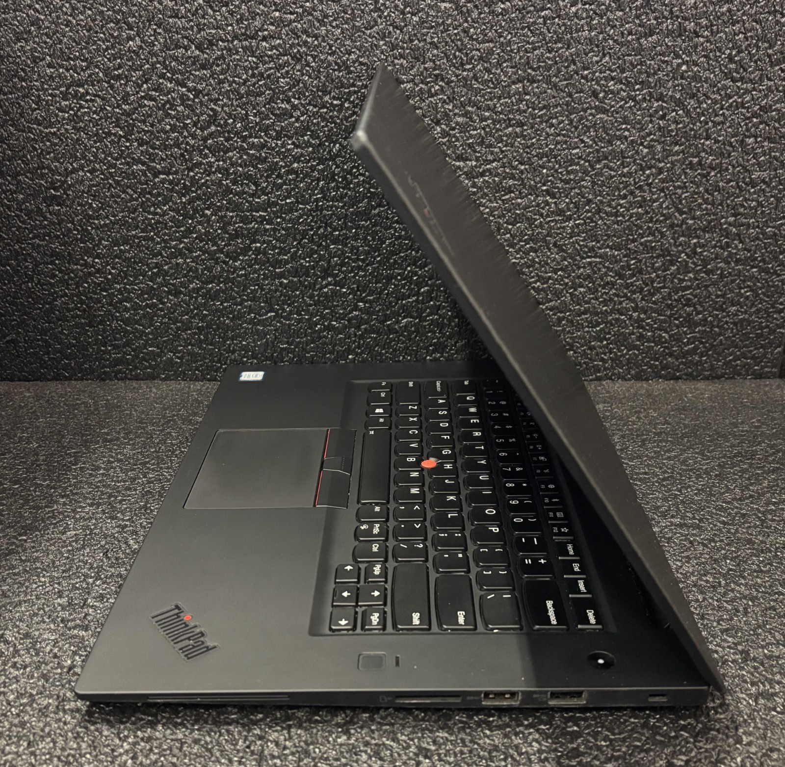 Lenovo ThinkPad X1 Extreme G1 15.6″ FHD i7-8750H | 2.20GHz | 16GB | 512GB | W11H
