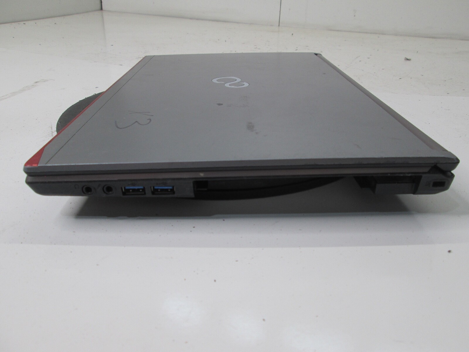 Fujitsu LifeBook E754 Laptop Intel Core i5-4300M 8GB Ram No HDD or Battery