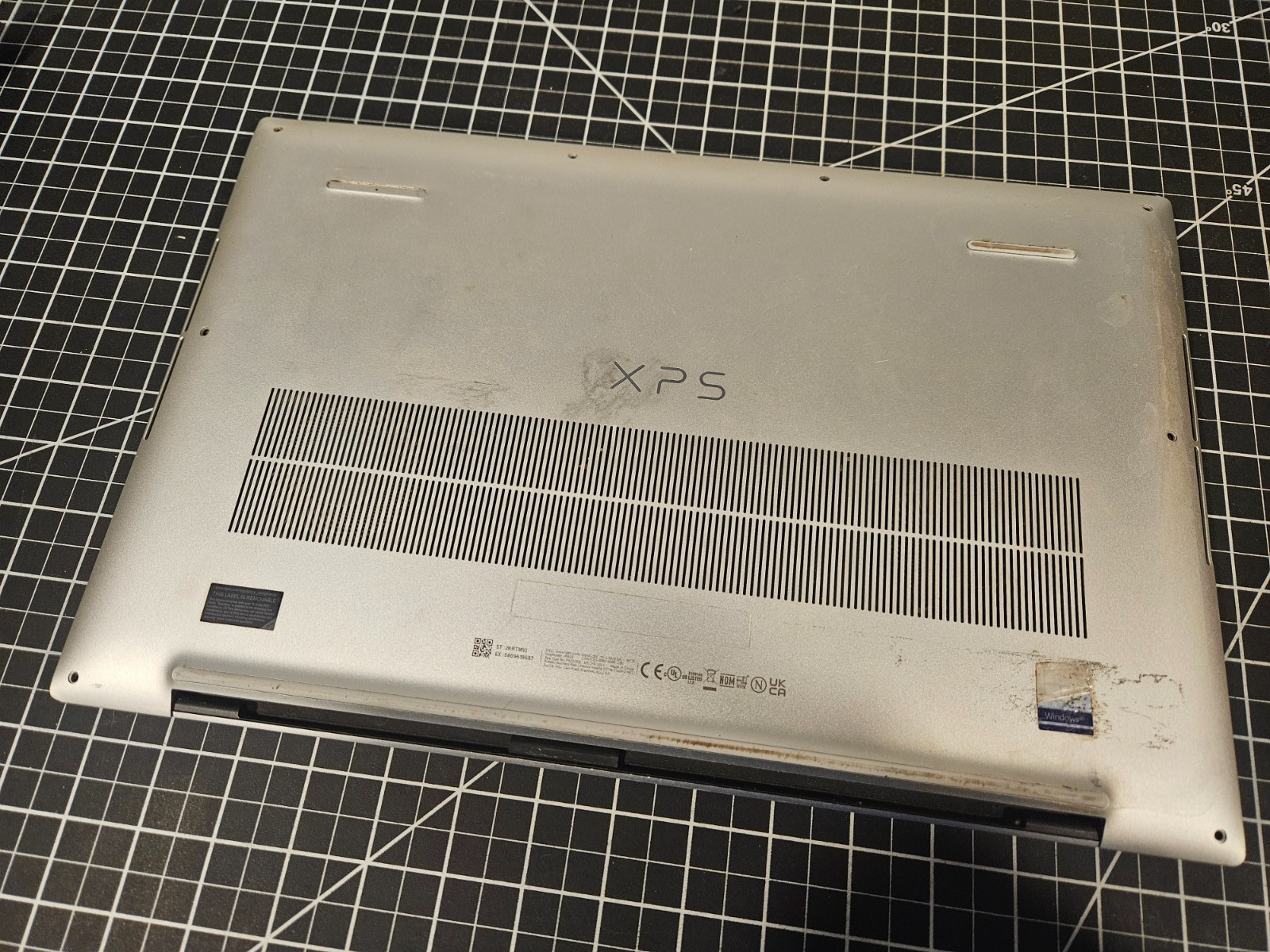 Dell XPS 17 9700 Intel Core i9-10885H 8GB RAM GeForce RTX 2060 MaxQ PARTS/REPAIR